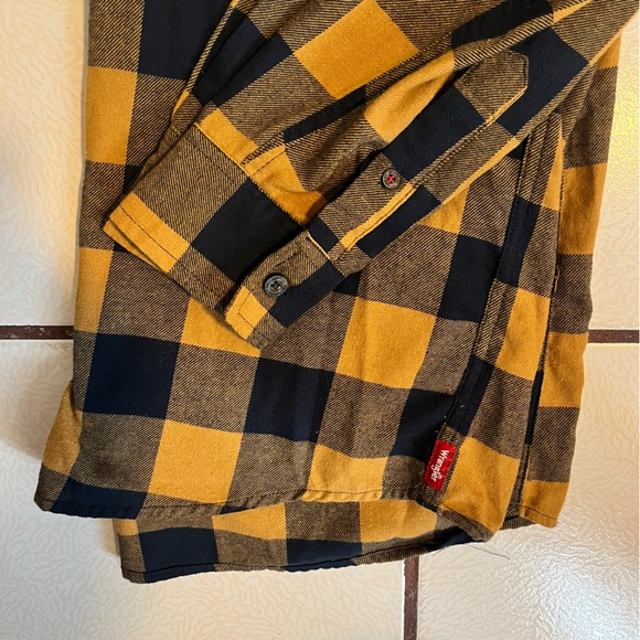 Medium Navy/ Yellow Plaid Wrangler Button Down Flannel - Picture 4 of 4